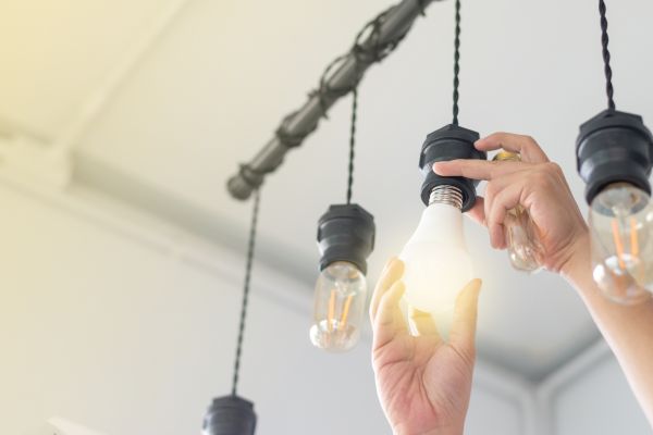 Cost of Light Bulb Changing Service in Salem