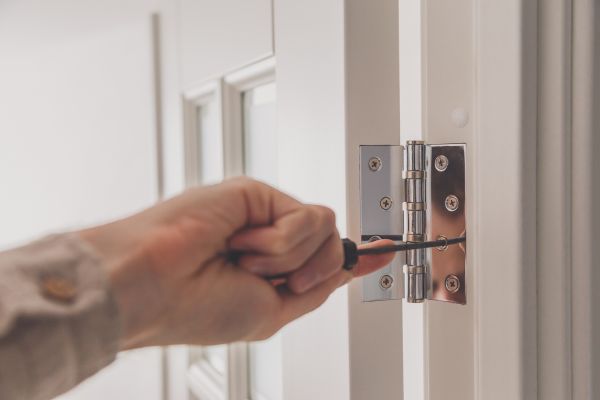 Cost of Hinge Repair in Salem